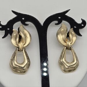 Vintage Crown Trifari Gold Tone Sculptural Drop Earrings Clipon